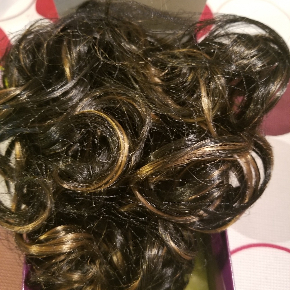 New Draw String Ponytails - Picture 2 of 6